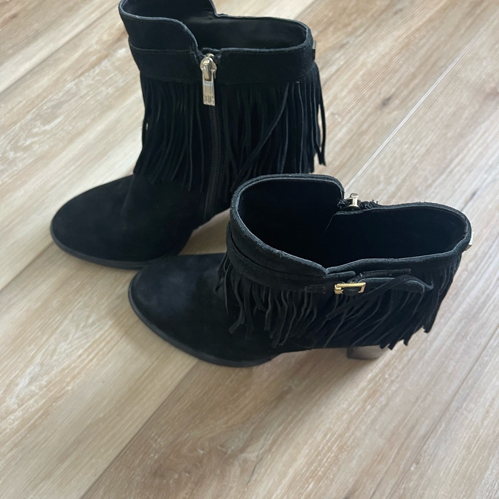 Boots - Picture 3 of 4